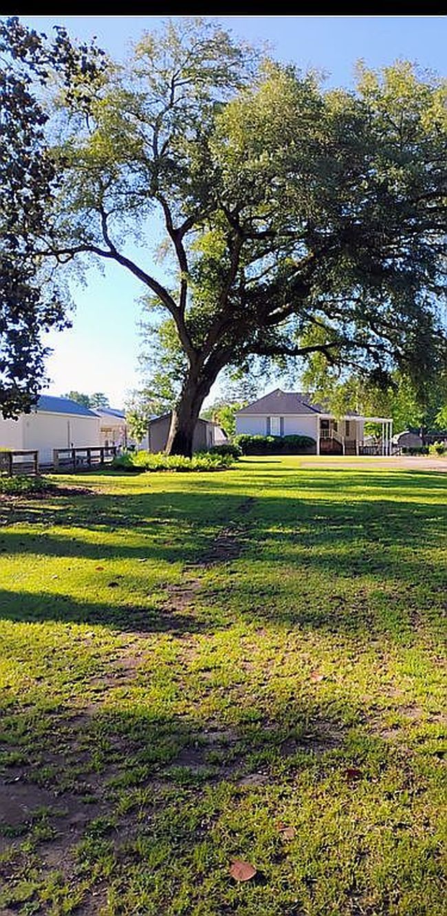 Image of 120 Lovers Lane Rd