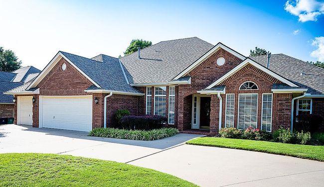 Photo of 11741 Hackney Ln, Yukon, OK