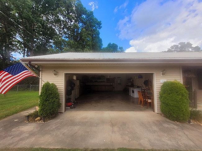 Photo of 211 Chestnut Ct, Crossville, TN