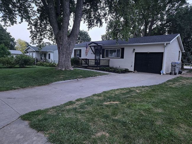 Photo of 205 Shamrock Rd, Gretna, NE