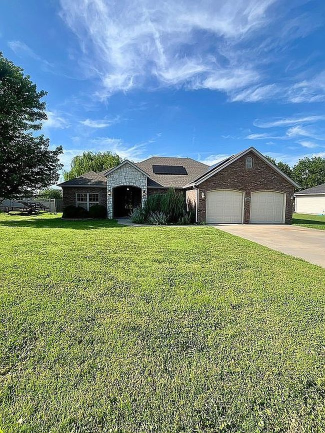 Photo of 913 Monroe Cir, Carl Junction, MO