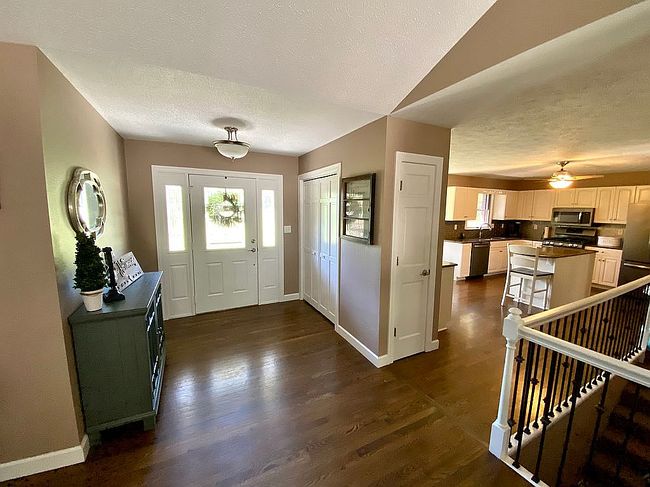 Photo of 18 Montedale Dr, Highland, IL