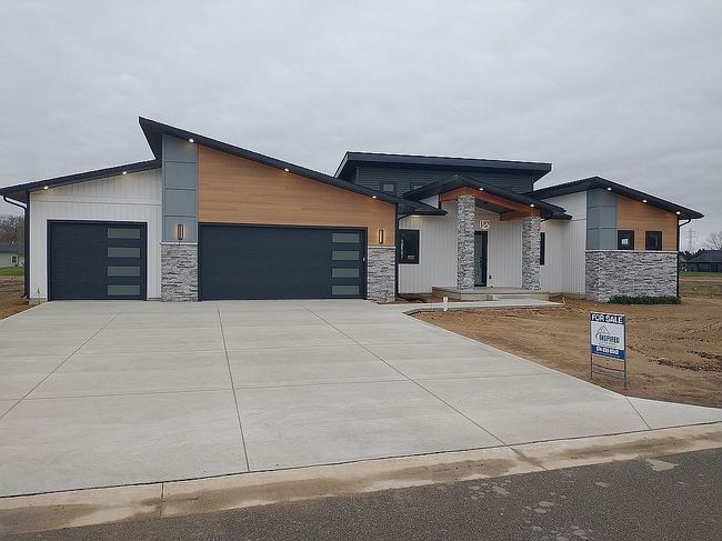 Image of 53284 Whinfield Ct