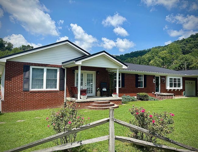 Photo of 44 Music St, Prestonsburg, KY