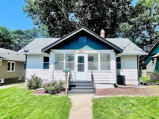 Photo of 910 30th St, Des Moines, IA