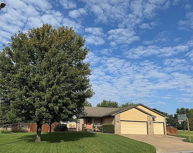 Photo of 839 Streamside Ln
