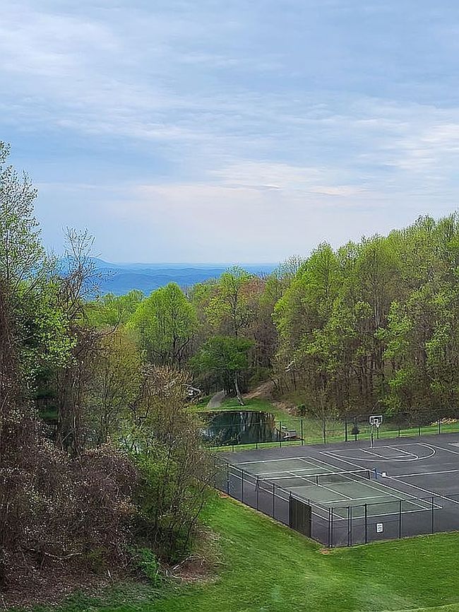 Photo of 114 Doe Highlands Dr, Hillsville, VA