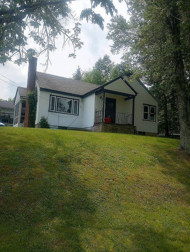 Image of 10 Canter Ave
