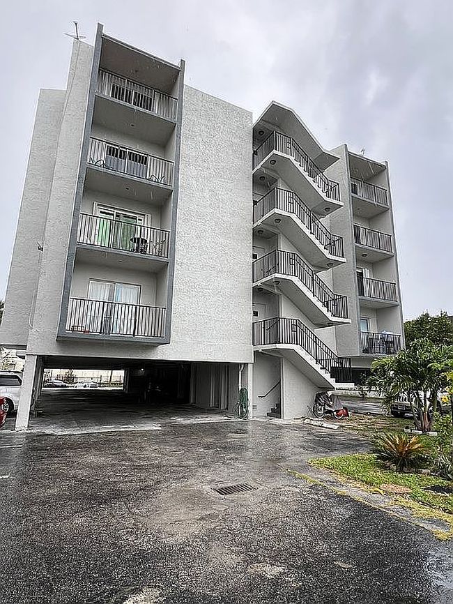 Image of 860 Ne 78th St Apt 303