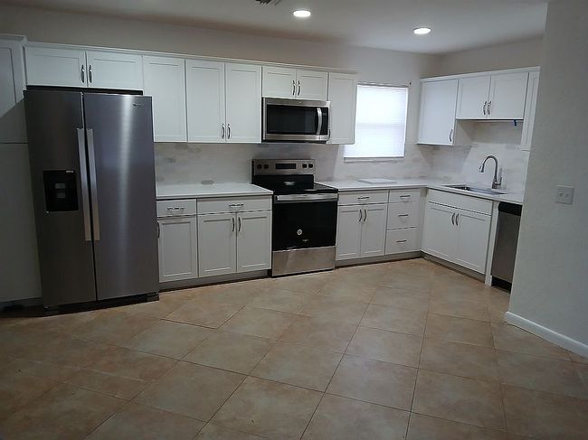 Additional photo 1 of property located at 1530 N Seacrest Blvd