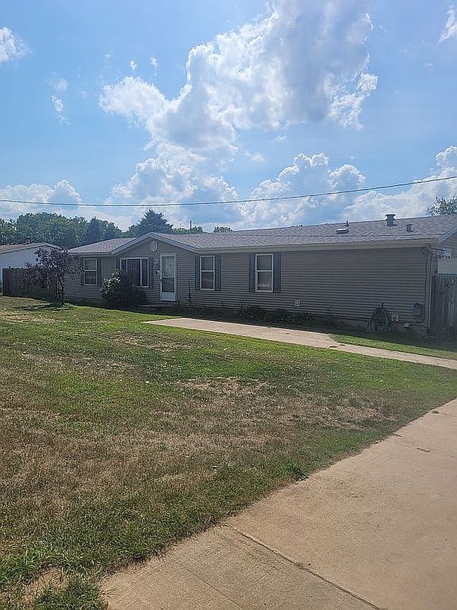 Photo of 2720 Wonderland Dr, Wayland, MI