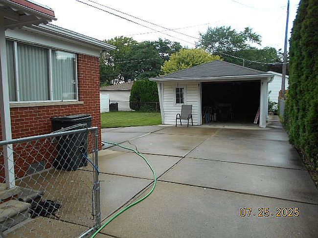 Photo of 22737 Playview St, Saint Clair Shores, MI