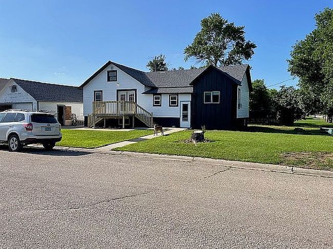 Photo of 121 4th St S, Ellendale, ND