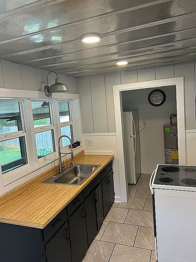 Additional photo 2 of property located at 411 E Washington St