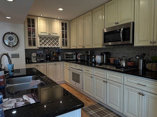Photo of 204 Inverrary Ln, Deerfield, IL