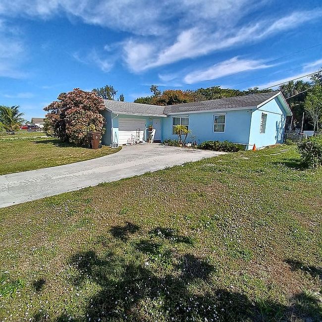 Image of 1490 N Mangonia Cir