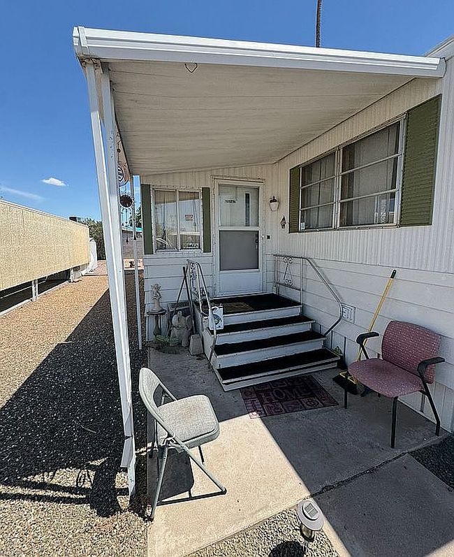 Additional photo 1 of property located at 150 S Windsor #150