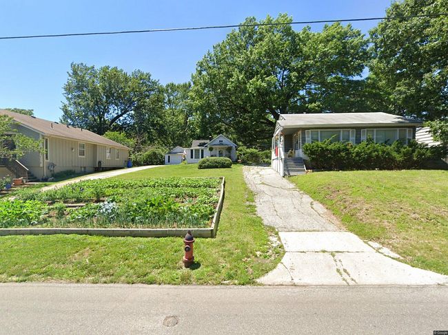 Photo of 7126 Main St