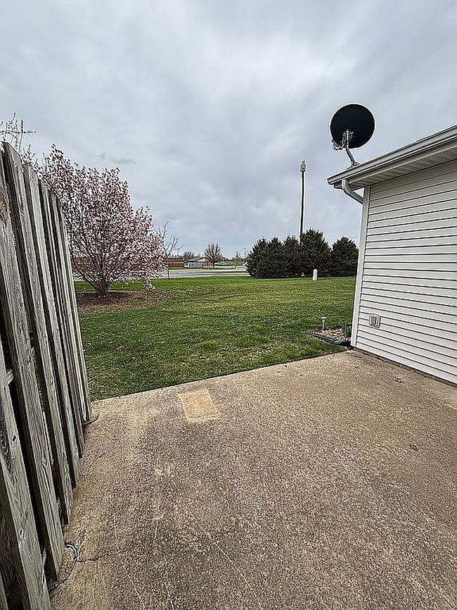 Photo of 120 Easy St, Washington, IL