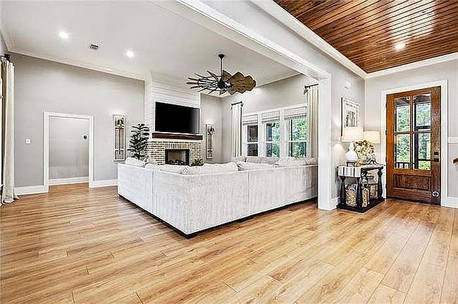 Photo of 8123 Styles Dr, Saraland, AL