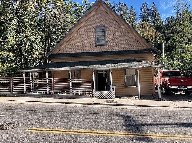 Image of 245 E Main St