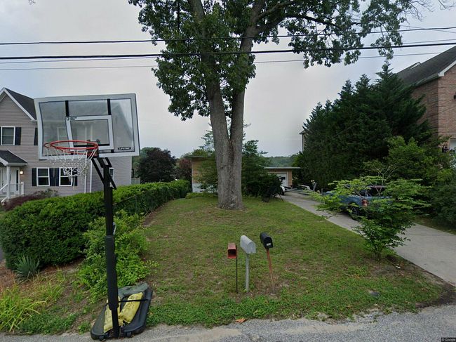 Image of 744 Oak Grove Cir