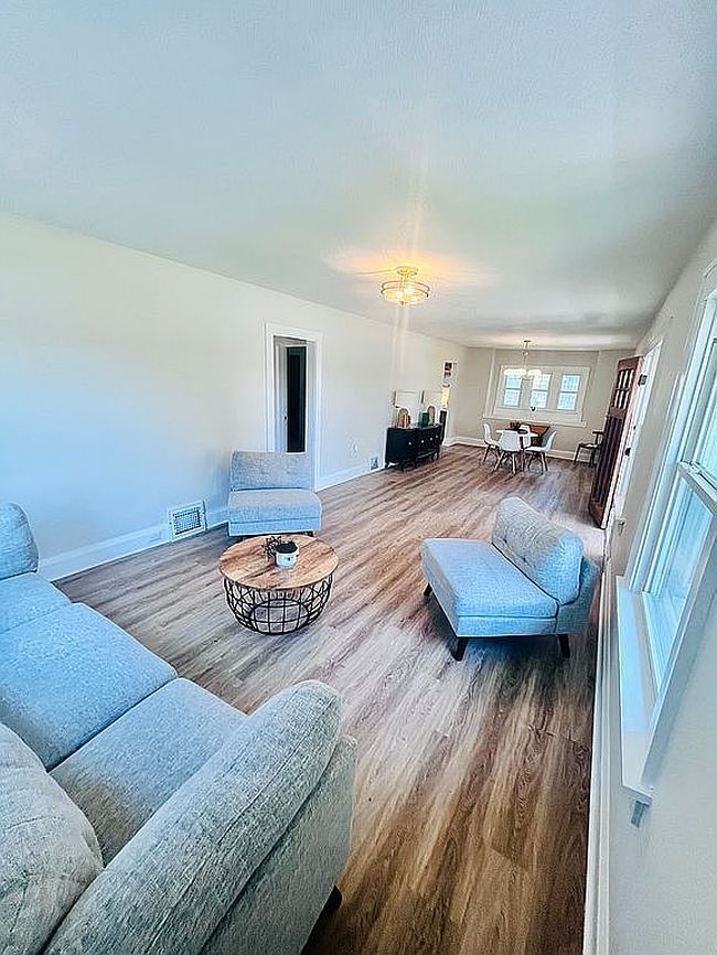 Photo of 910 30th St, Des Moines, IA