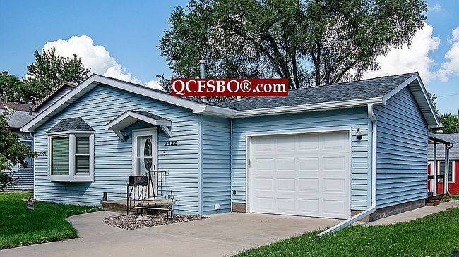 Photo of 2422 45th St, Moline, IL