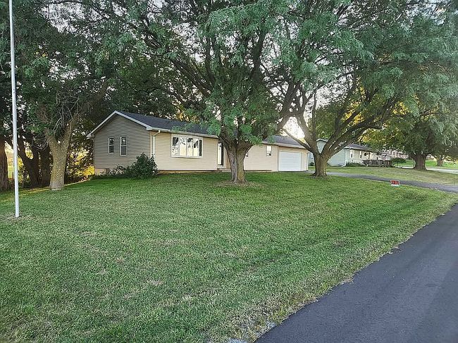 Photo of 464 Rainbow Dr
