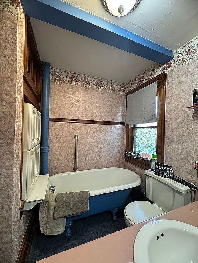 Additional photo 1 of property located at 211 E Prairie St