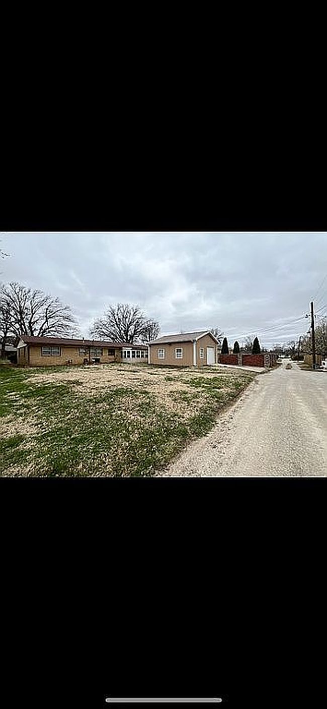 Photo of 906 S Tennessee Ave, Chanute, KS