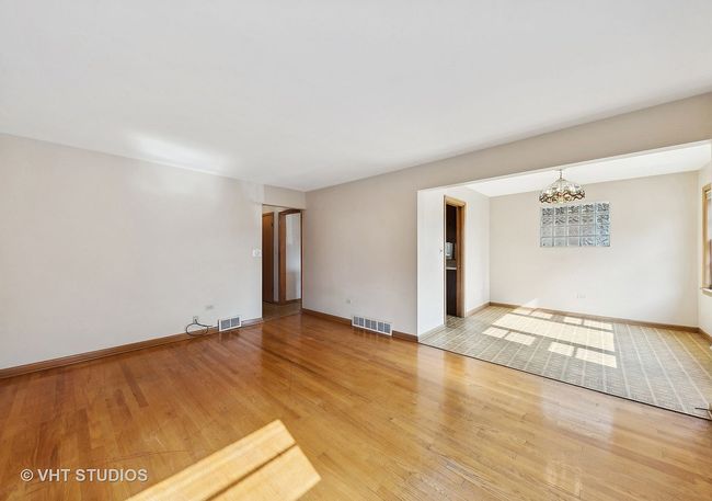 Additional photo 1 of property located at 7504 N Oconto Ave