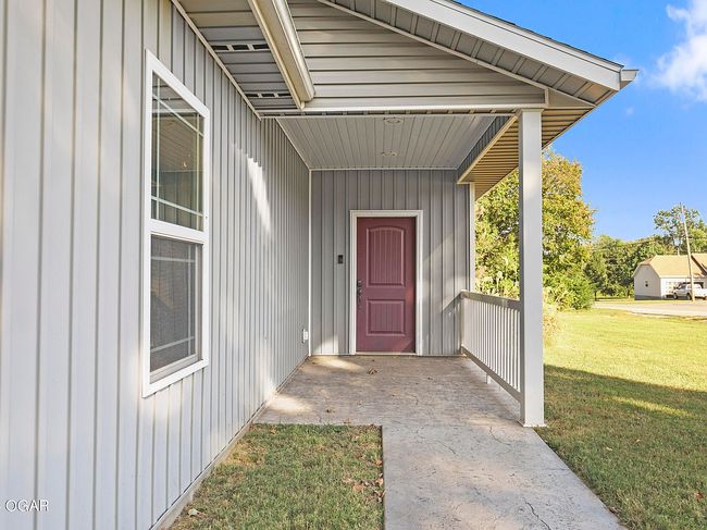 Additional photo 3 of property located at 102 N Davis Ave