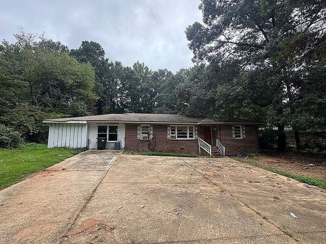 Photo of 4200 Pinetree Dr