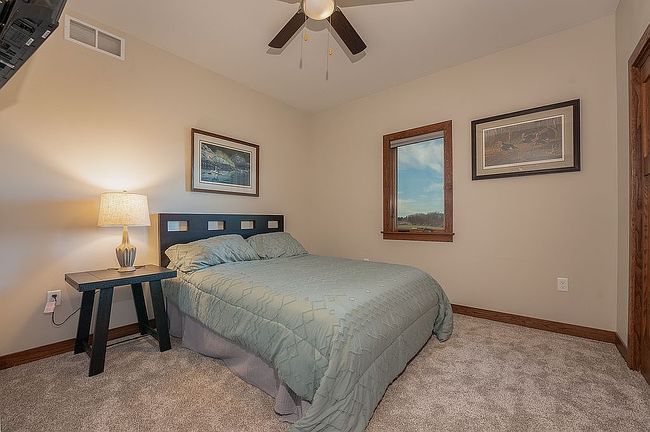 Photo of 605 Bedford St, Clear Lake, IA