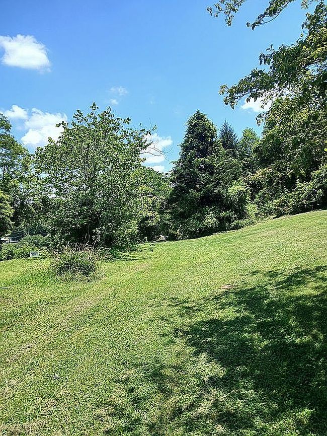 Photo of 2671 Bob Little Rd, Elizabethton, TN