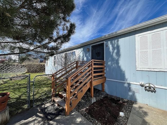 Preview of property located at 255 Nw Golden Hills Dr Space 8