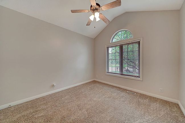 Photo of 5000 Country Hill Rd, Lincoln, NE