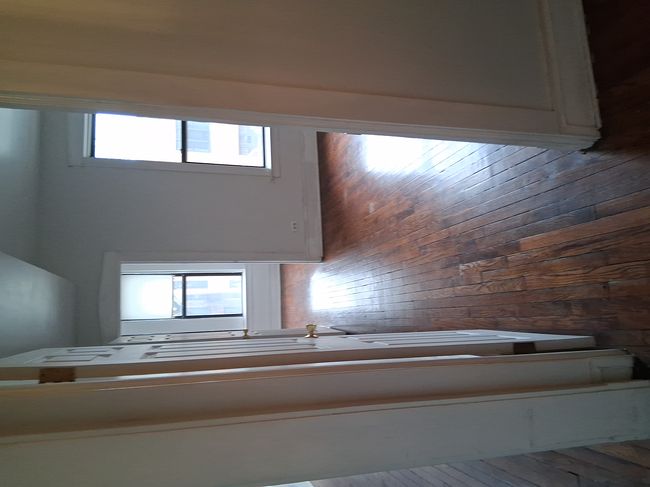 Image of 651 E 50th Pl Apt 2W
