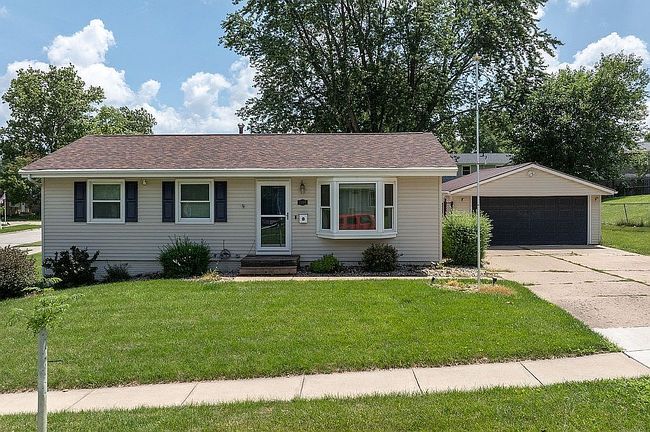Photo of 1355 Alpine Rd, Marion, IA