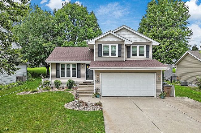 Photo of 4887 Ashley Park Dr, West Des Moines, IA