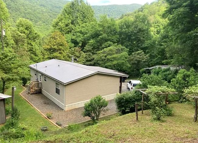 296 Bee Branch Rd, Bryson City, NC