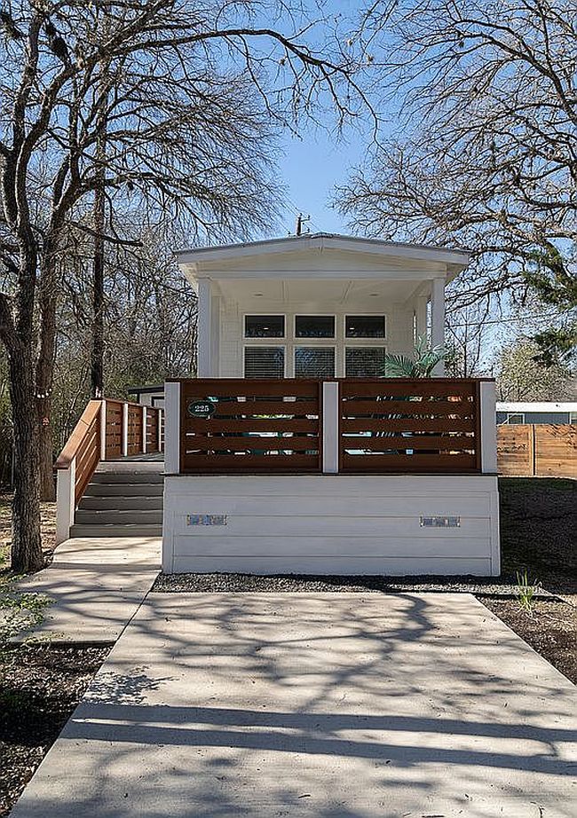 Additional photo 1 of property located at 8207 Canoga Ave #225