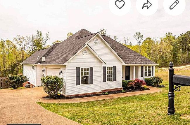 Photo of 405 Persimmon Ln, Lexington, TN