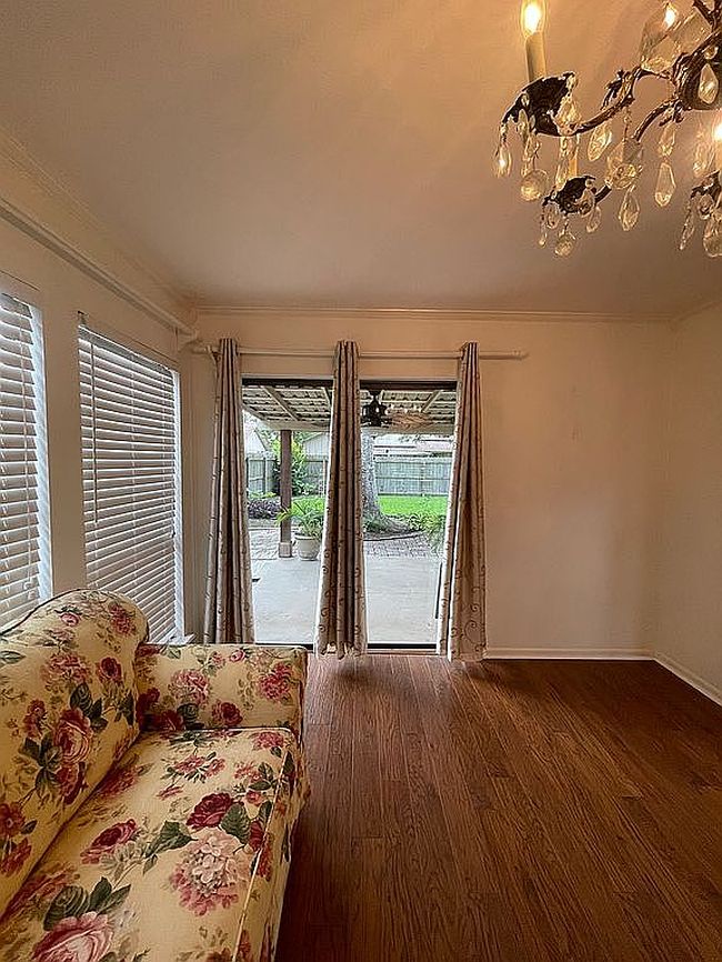 Photo of 210 Londonderry Dr, Victoria, TX