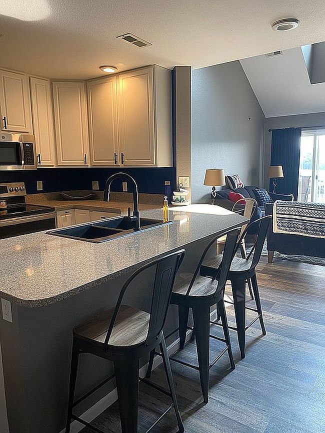Preview of property located at 4800 Eagleview Dr Unit 641