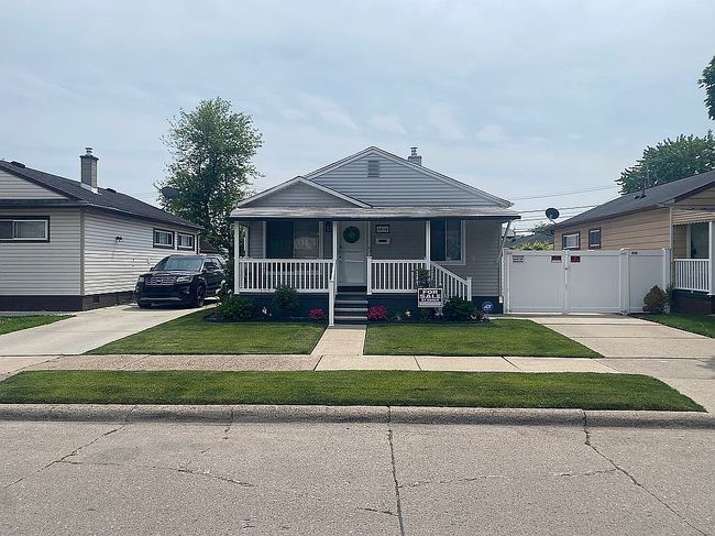 Photo of 1571 University Ave, Lincoln Park, MI