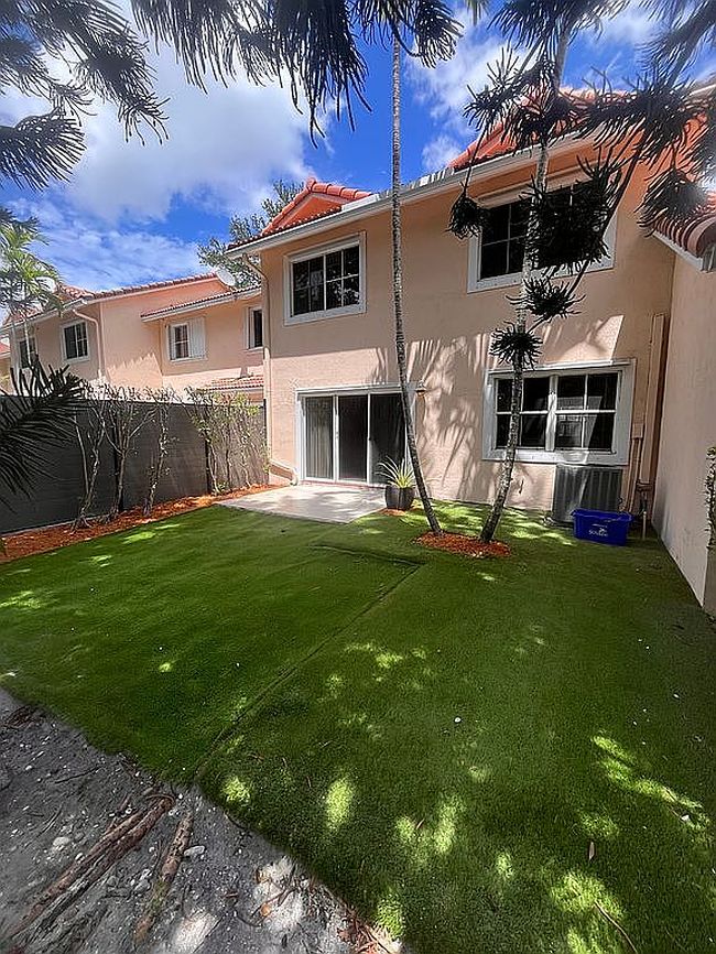 Photo of 4041 Nw 84th Ter, Sunrise, FL