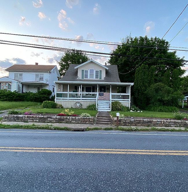 Photo of 318 W Main St, Valley View, PA