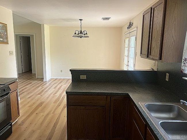 Photo of 105 W 13th Ave, Corsicana, TX